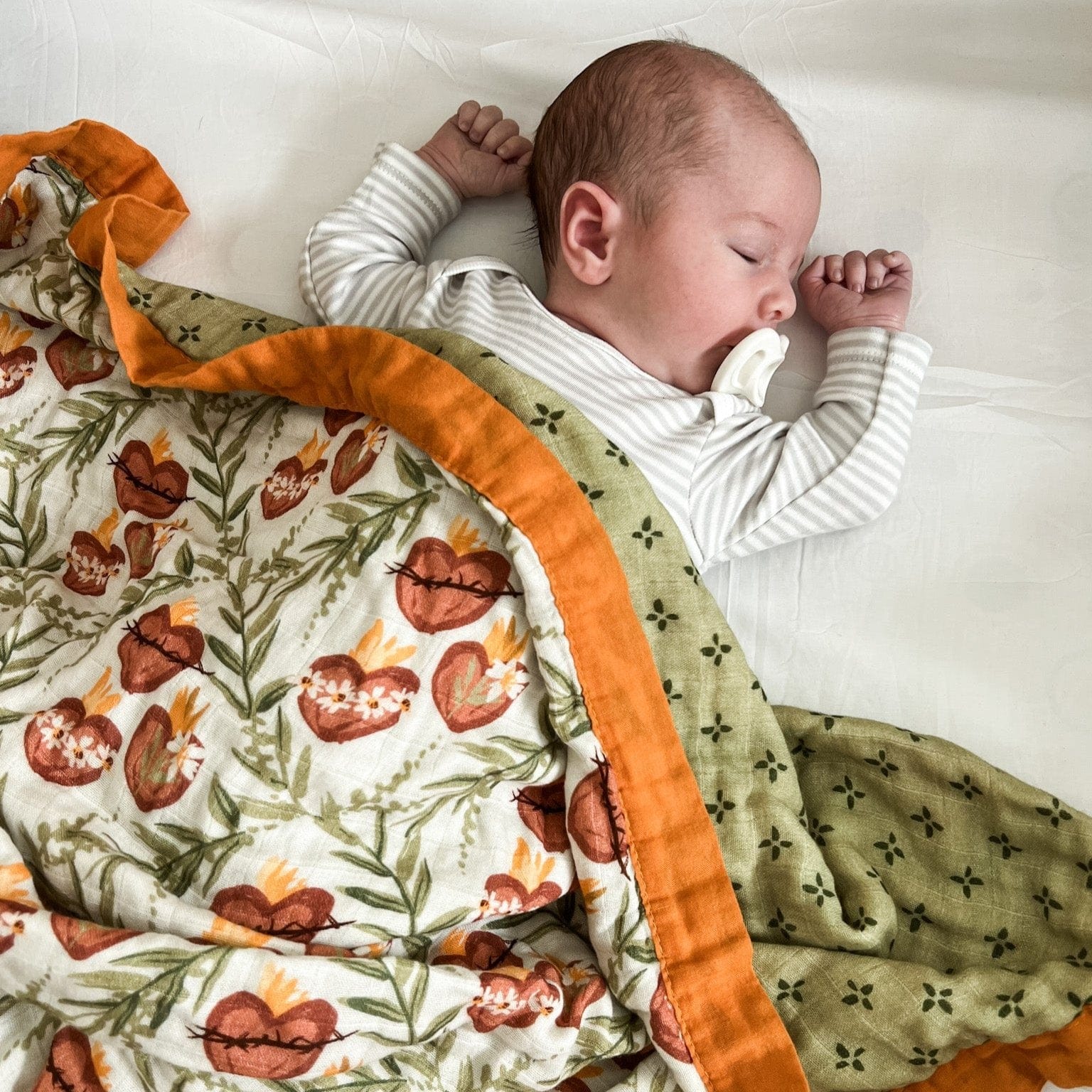 Holy Family Hearts Luxury Double Sided Muslin Catholic Blanket - Image 4