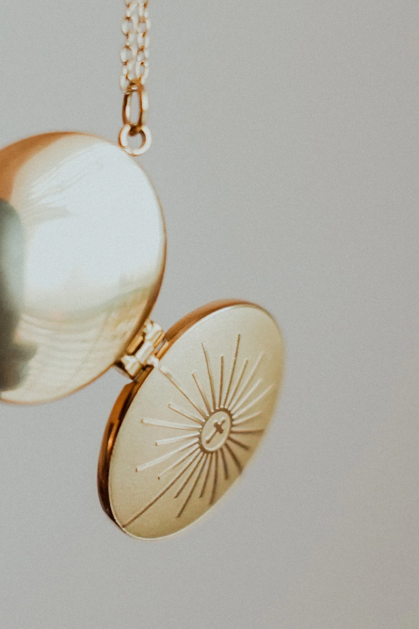 Monstrance Gold Locket - Image 2