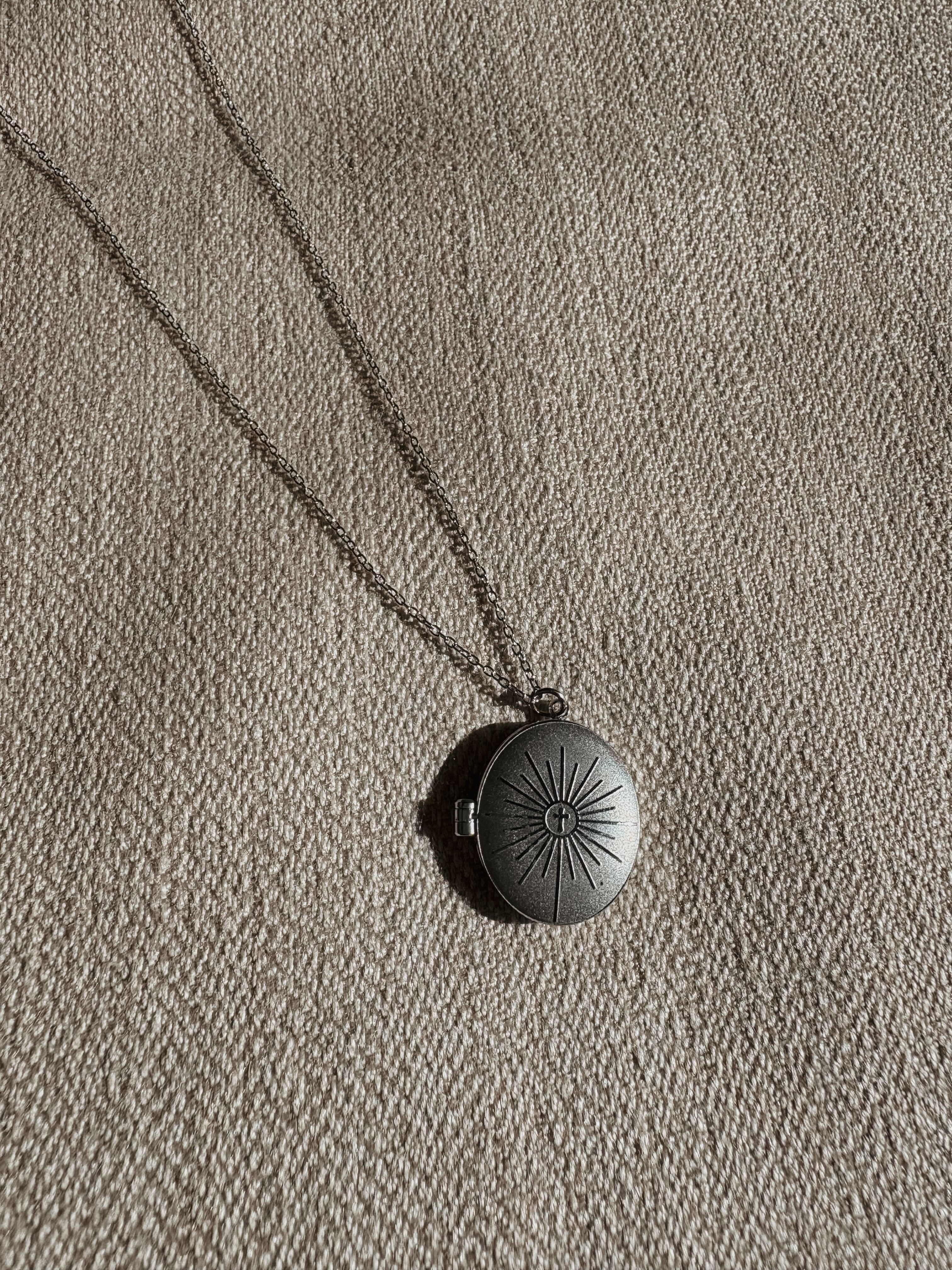 Monstrance Silver Locket - Image 2