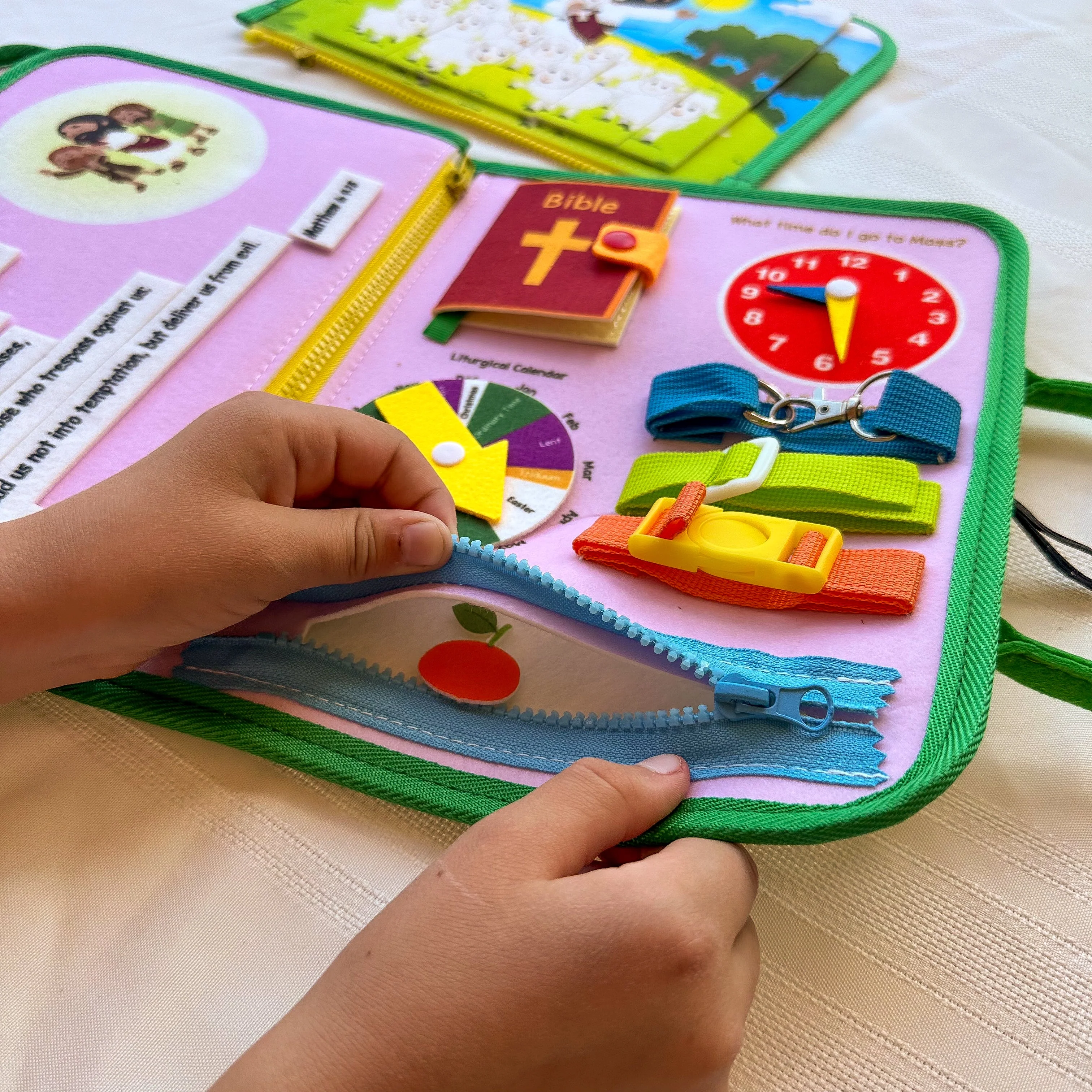 My Pray & Play Busy Book: A Quiet Felt Book - Image 9
