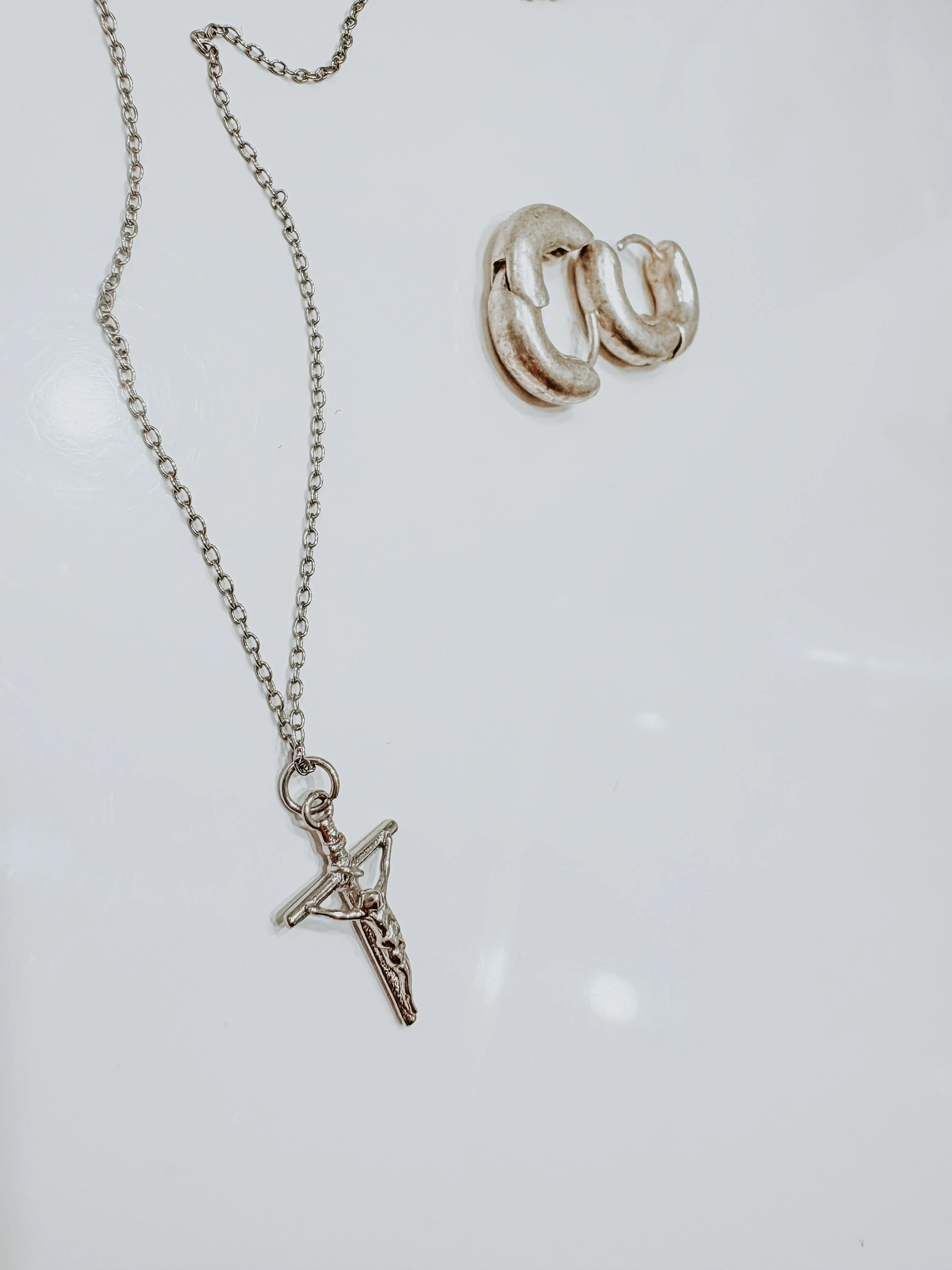 Women's Silver Crucifix Necklace - Image 4